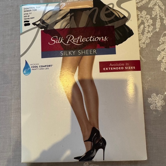NWT THREE PAIRS OF Hanes Silk Reflections Silky Sheer Pantyhose - Picture 3 of 5